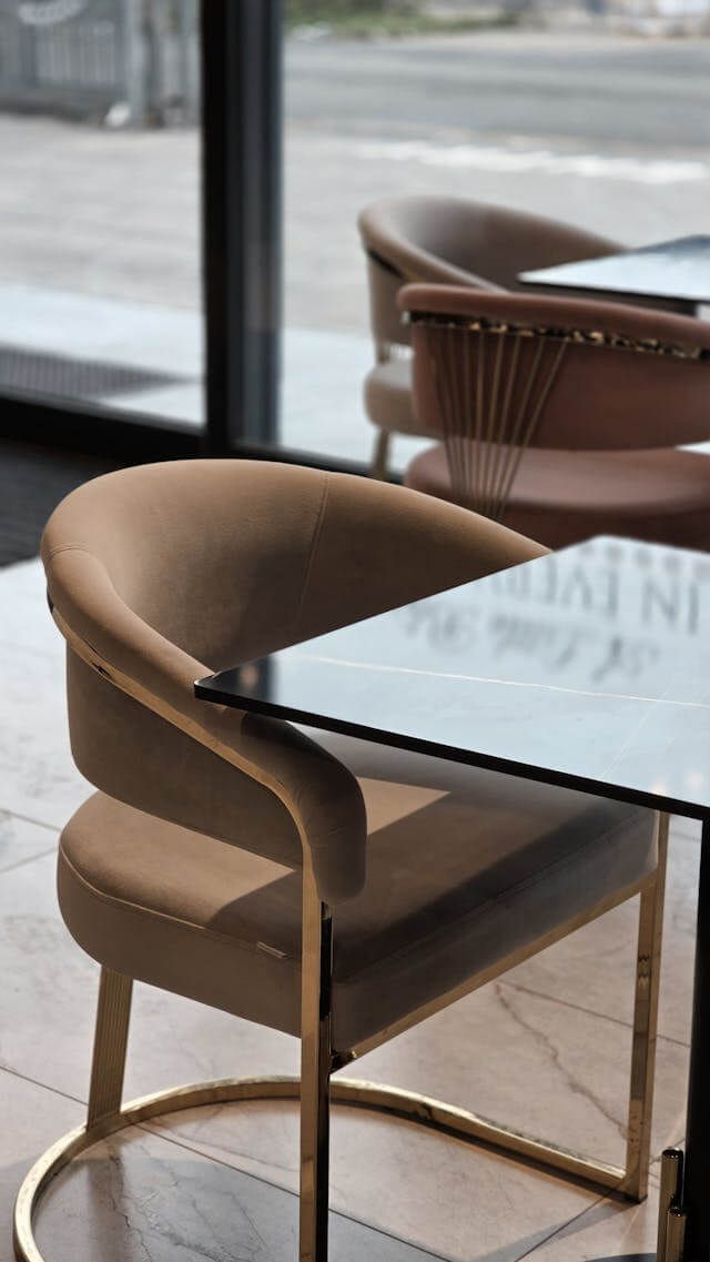 eetkamerstoel-met-armleuning